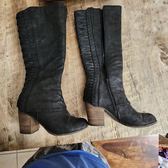 Boots - Picture 7 of 7